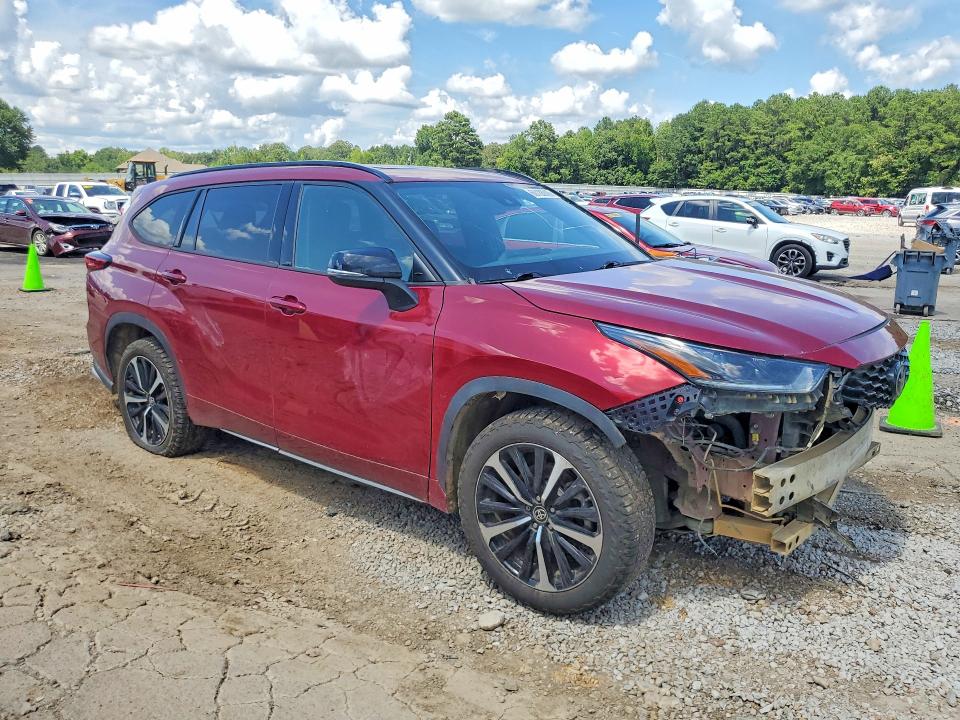 2021 Toyota Highlander VIN 5TDJZRBH0MS067654 COPART salvage auction — MINOR DENT/SCRATCHES, MS - CERTIFICATE OF TITLE, sold $16,300 on 2026-07-24 (photo 4)