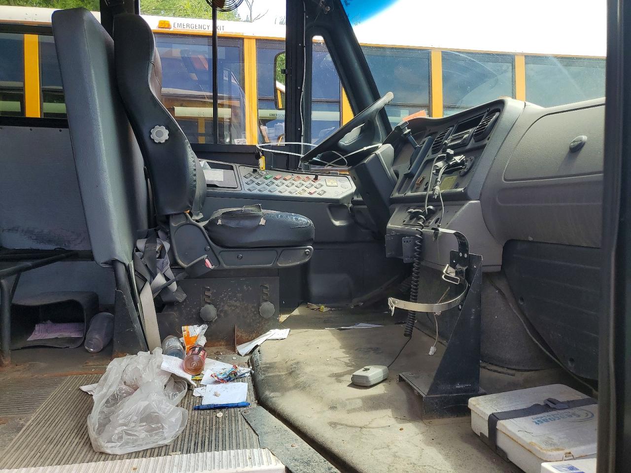 2012 Thomas Saf-t-line VIN 4UZABRDU2CCBP5478 COPART salvage auction — Minor Dent/Scratches, NH - CERTIFICATE OF TITLE, sold $2,000 on 2026-09-17 (photo 5)