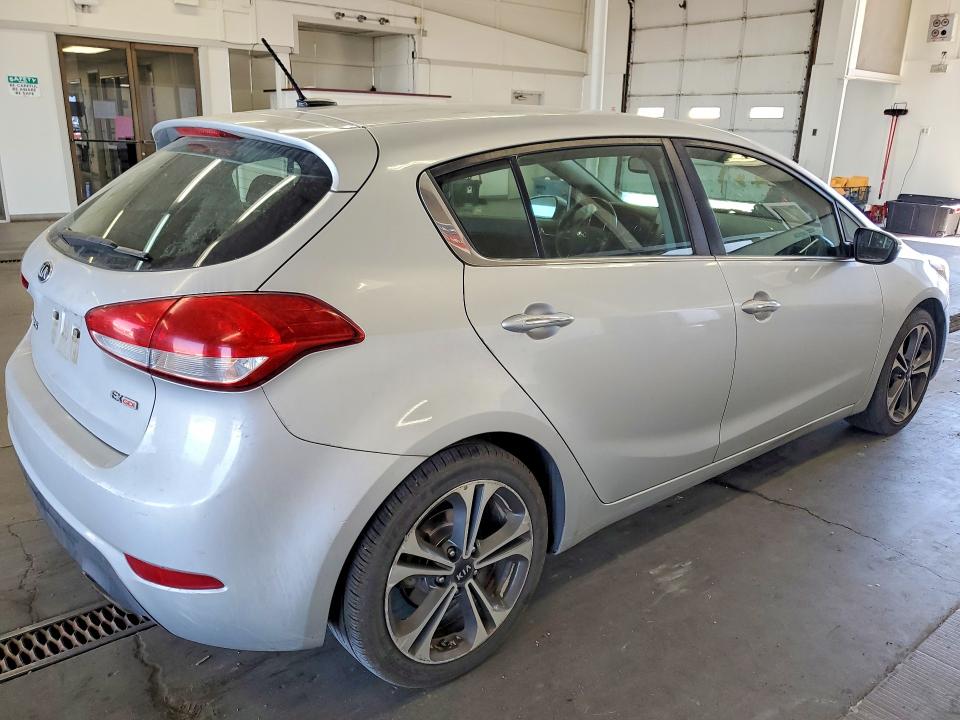 2016 Kia Forte VIN KNAFX5A82G5633021 COPART salvage auction — FRONT END, Wa - Vehicle Cert Of Ownership-Titl, sold $660 on 2026-07-25 (photo 3)