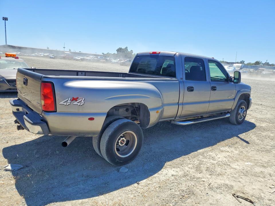 2007 Gmc VIN 1GTJK33D27F152092 COPART salvage auction — MINOR DENT/SCRATCHES, CA - SALVAGE CERTIFICATE, sold $10,100 on 2026-07-28 (photo 3)