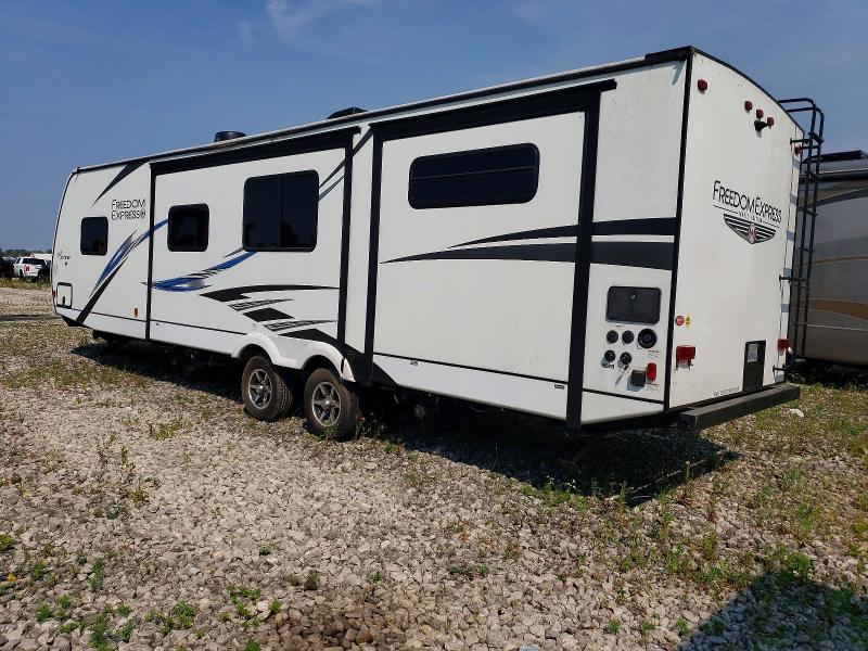 2020 Coach Freedom VIN 5ZT2FEXB9LW010022 COPART salvage auction — UNDERCARRIAGE, ON - PERMIT NO BRAND - UNFIT, sold $3,250 on 2026-07-28 (photo 4)
