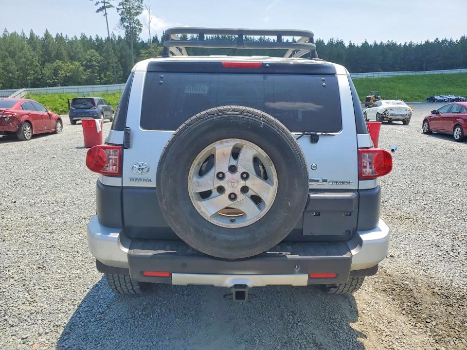 2007 Toyota Fj cruiser VIN JTEBU11F070073333 COPART salvage auction — SIDE, NC - DEALER ONLY CLEAN TITLE, sold $5,100 on 2026-07-30 (photo 6)