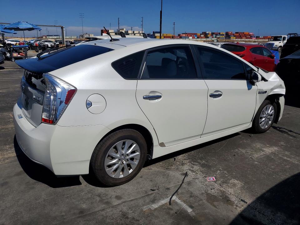 2012 Toyota Prius plug-in VIN JTDKN3DP2C3029540 COPART salvage auction — FRONT END, Ca - Salvage Certificate, sold $200 on 2026-07-29 (photo 3)