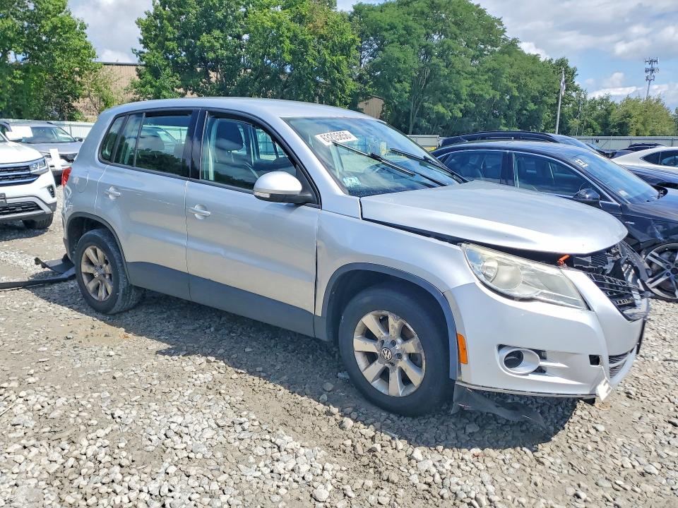 2010 Volkswagen Tiguan VIN WVGBV7AX1AW516456 COPART salvage auction — FRONT END, Ma - Cert Of Title-Reconstrctd Coll, sold $400 on 2026-08-14 (photo 4)