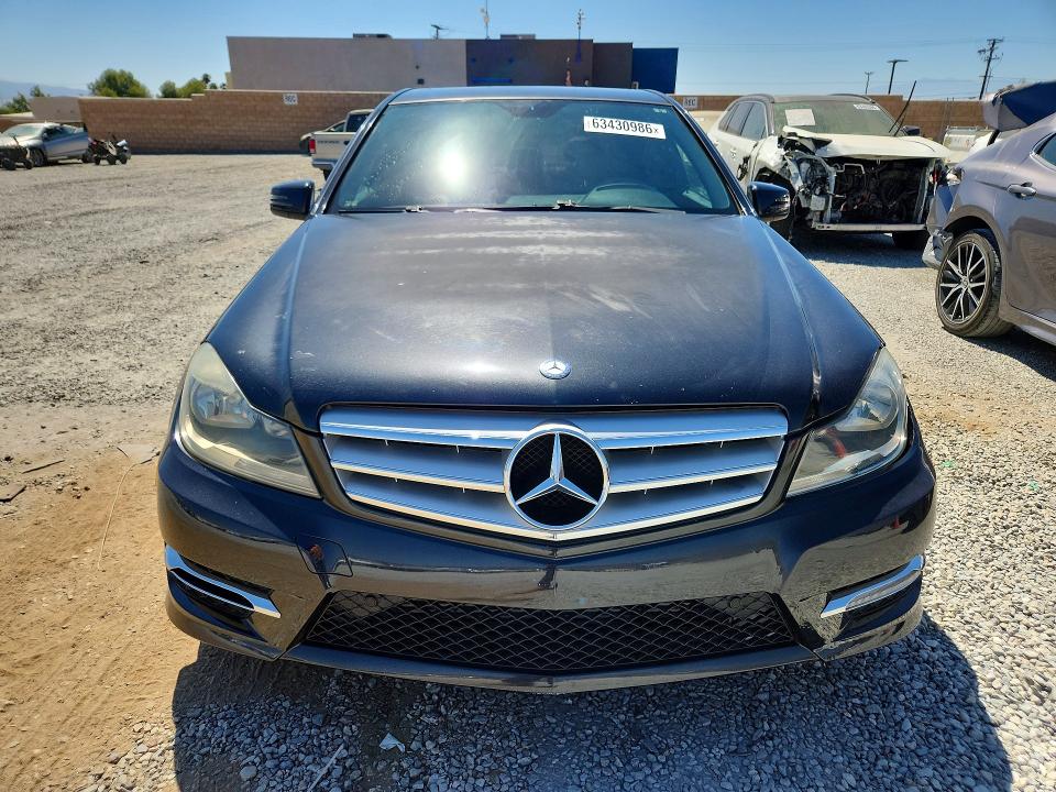 2013 Mercedes-benz C-klasse VIN WDDGF4HB0DA768464 COPART salvage auction — MINOR DENT/SCRATCHES, Ca - Dis/Dlr/Exp App For Dup Clean, sold $2,000 on 2026-08-12 (photo 5)