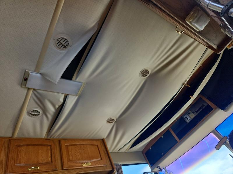 1993 Winnebago Vectra VIN 1GBKP37N4P3302010 COPART salvage auction — ROOF, UT - SALVAGE CERTIFICATE, sold $2 on 2026-07-14 (photo 9)