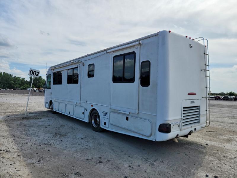 2006 Frht VIN 4UZAB2DC06CW96408 COPART salvage auction — HAIL, KS - CERT OF TITLE-SALVAGE, sold $9,400 on 2026-08-13 (photo 3)