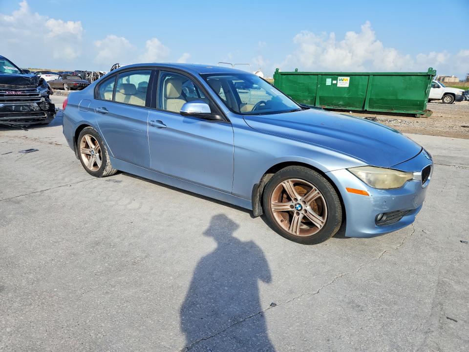 2014 BMW 3er VIN WBA3D3C5XEK156338 COPART salvage auction — WATER/FLOOD, La - Cert Of Title-Salvage Flood, sold $325 on 2026-08-05 (photo 4)