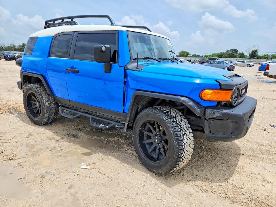 2008 Toyota Fj cruiser VIN JTEZU11F08K004050 COPART salvage auction — FRONT END, TX - SALVAGE VEHICLE TITLE (P), sold $1,000 on 2026-07-30 (photo 4)