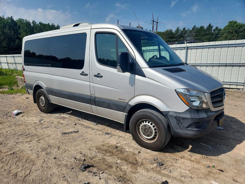 2016 Mercedes-benz VIN 8BRPE7DD8GE125460 COPART salvage auction — FRONT END, Va - Cert Of Title - Salvage, sold $17,600 on 2026-07-22 (photo 4)