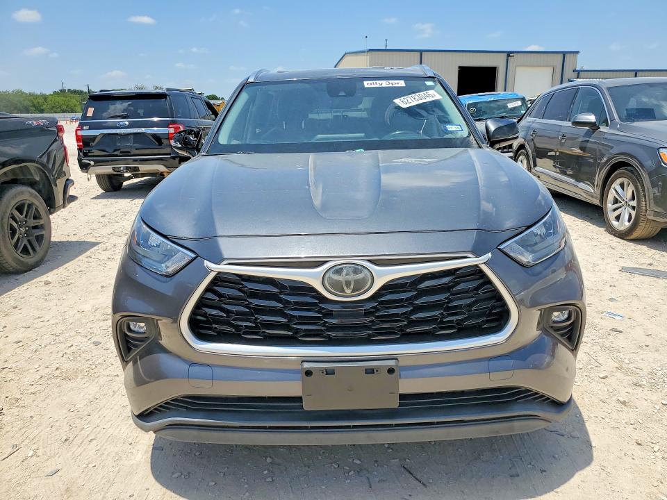 2020 Toyota Highlander VIN 5TDGZRAH3LS016448 COPART salvage auction — MINOR DENT/SCRATCHES, Tx - Certificate Of Title (P), sold $16,700 on 2026-08-24 (photo 5)