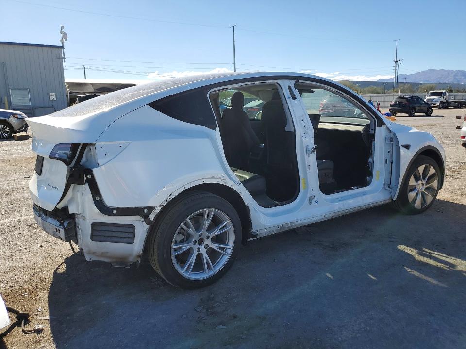 2021 Tesla Model y VIN 5YJYGDEE9MF160332 COPART salvage auction — SIDE, Nv - Salvage Title, sold $150 on 2026-07-21 (photo 3)