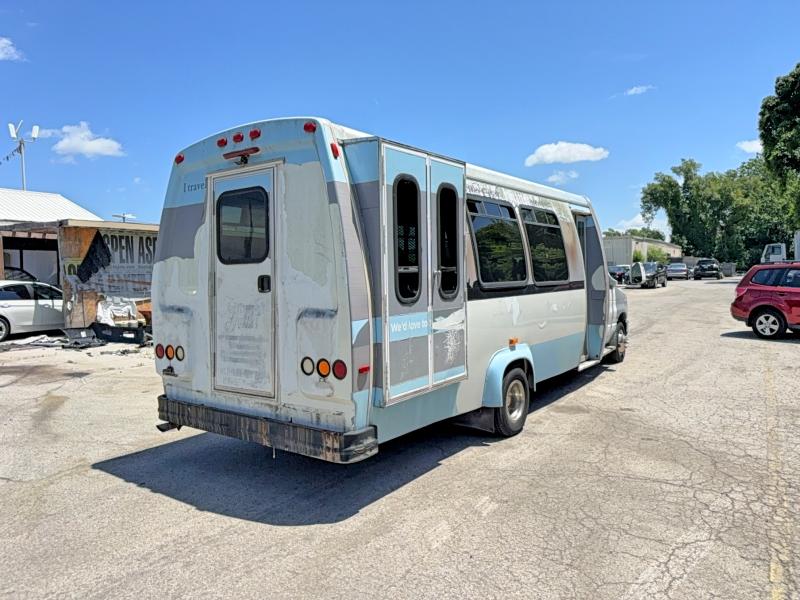 2010 Ford Econoline VIN 1FDXE4FSXADA45159 COPART salvage auction — NORMAL WEAR, Fl - Dealer Only Clean Title (P), sold $525 on 2026-07-09 (photo 4)