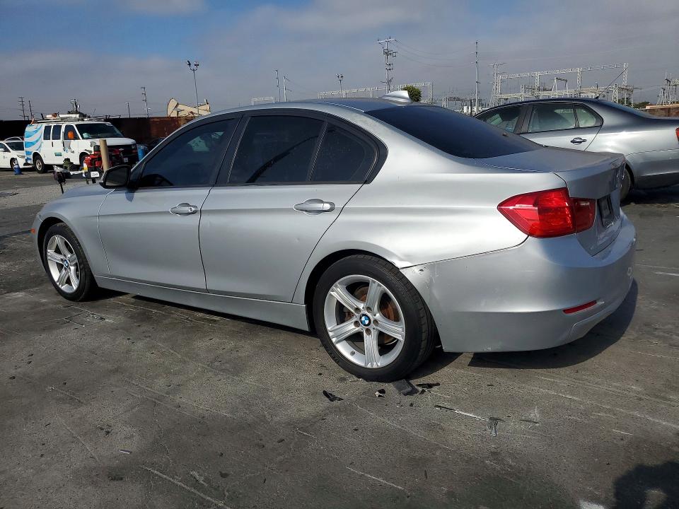 2013 BMW 3er VIN WBA3C1G53DNR44988 COPART salvage auction — UNDERCARRIAGE, CA - SALVAGE CERTIFICATE, sold $925 on 2026-08-21 (photo 2)