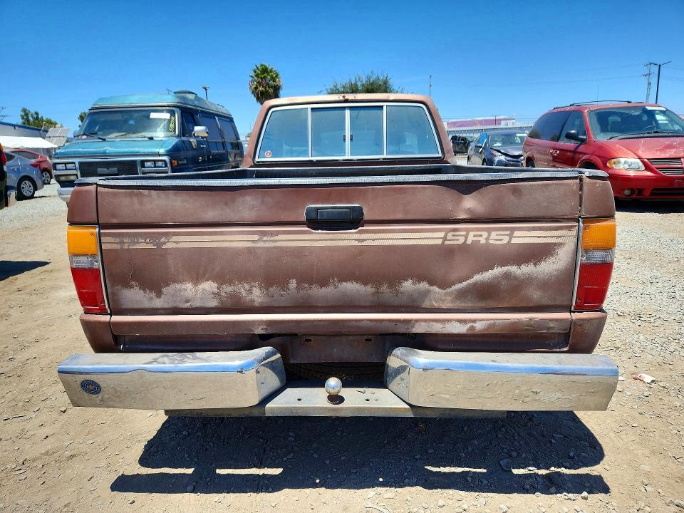 1986 Toyota Pickup VIN JT4RN56S3G7004690 COPART salvage auction — MINOR DENT/SCRATCHES, Ca - Dis/Dlr/Exp Only Clean Title, sold $2,600 on 2026-07-28 (photo 6)
