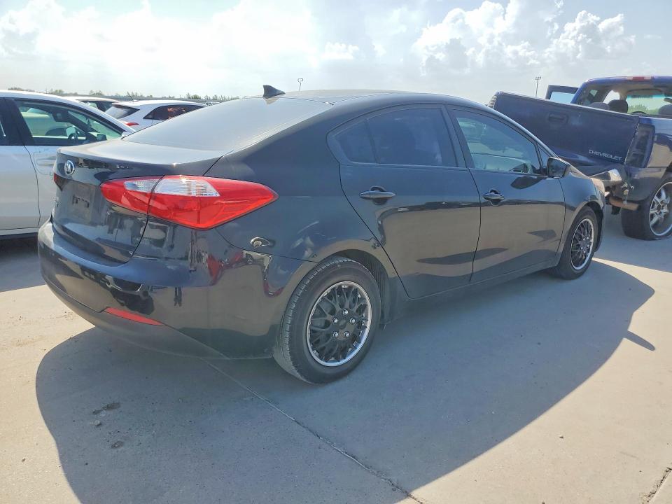 2016 Kia Forte VIN KNAFK4A67G5572157 COPART salvage auction — MINOR DENT/SCRATCHES, Tx - Certificate Of Title, sold $875 on 2026-07-27 (photo 3)