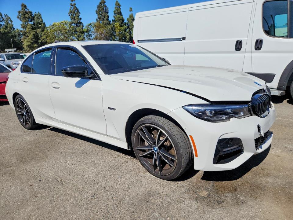 2022 BMW 3er VIN 3MW5P7J05N8C52264 COPART salvage auction — FRONT END, Ca - Salvage Certificate, sold $11,600 on 2026-08-25 (photo 4)
