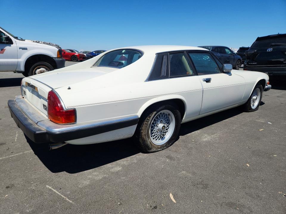 1989 Jaguar Xj series VIN SAJNY5847KC158289 COPART salvage auction — MINOR DENT/SCRATCHES, Ca - Dis/Dlr/Exp Only Clean Title, sold $2,600 on 2026-07-20 (photo 3)