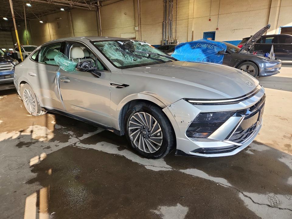 2025 Hyundai Sonata hybrid VIN KMHL34JJ5SA103748 COPART salvage auction — SIDE, FL - CERTIFICATE OF TITLE, sold $300 on 2026-08-03 (photo 4)