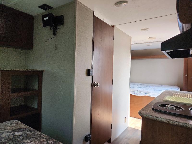 2017 Keystone rv Hideout VIN 4YDT17711HW204832 COPART salvage auction — HAIL, CO - CERTIFICATE OF TITLE, sold $3,100 on 2026-07-28 (photo 5)