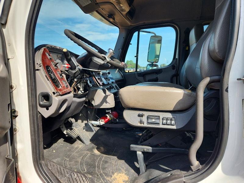 2019 Freightliner M2 106 VIN 1FVACWFC5KHKL9004 COPART salvage auction — FRONT END, AL - CERT OF TITLE-SALVAGE TITLE, sold $17,600 on 2026-08-20 (photo 7)
