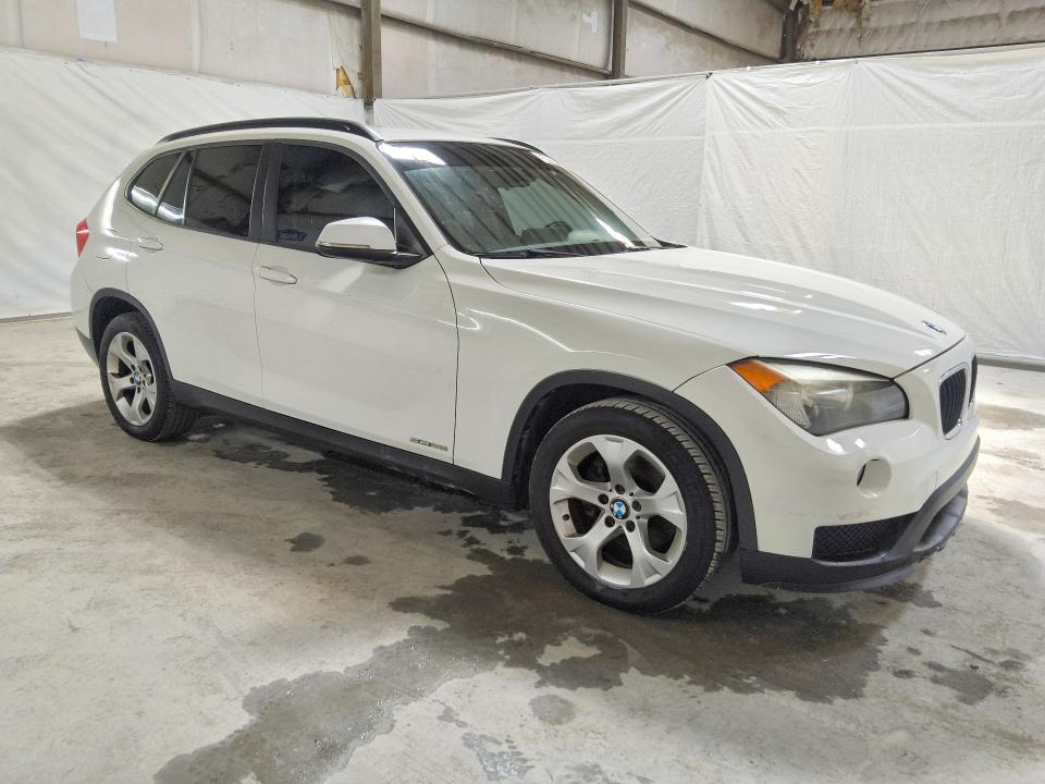 2015 BMW X1 VIN WBAVM1C57FV318150 COPART salvage auction — MINOR DENT/SCRATCHES, Fl - Certificate Of Destruction, sold $600 on 2026-08-20 (photo 4)