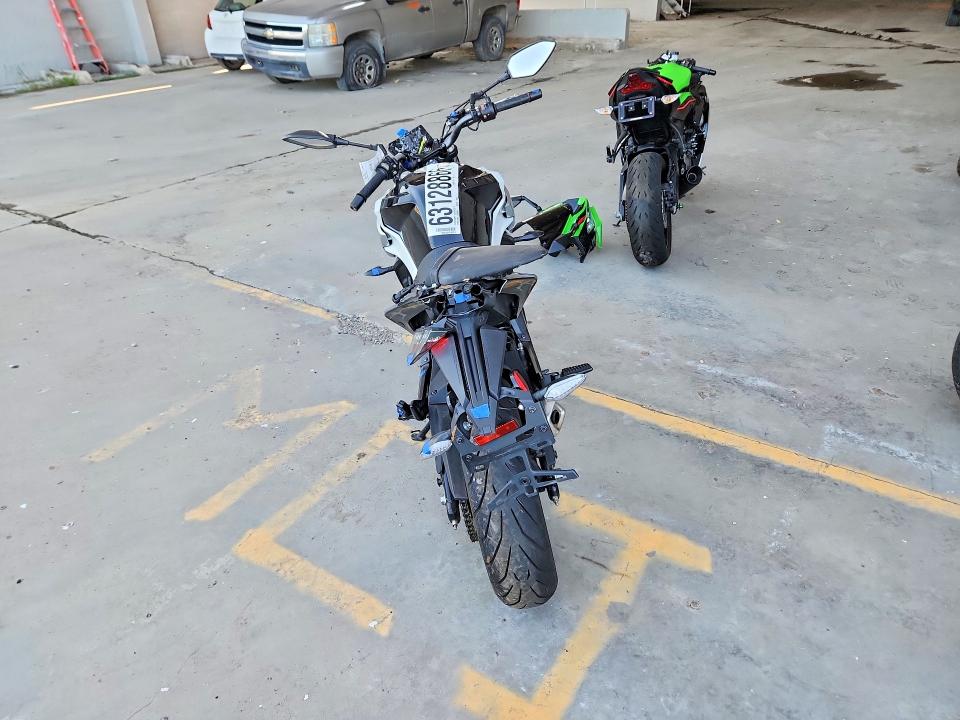 2022 Moto guzzi Cf500 VIN LCEPEVLB4N6000601 COPART salvage auction — FRONT END, VA - CERTIFICATE OF TITLE, sold $1,200 on 2026-08-04 (photo 4)
