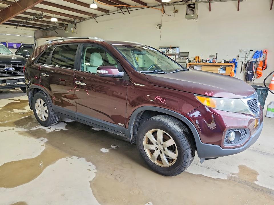 2011 Kia Sorento VIN 5XYKTCA19BG060011 COPART salvage auction — REAR END, PA - CERTIFICATE OF SALVAGE, sold $500 on 2026-07-31 (photo 4)