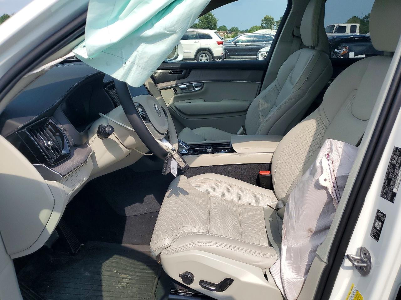 2026 Volvo XC90 VIN YV4H60PFXT1478739 COPART salvage auction — Side, NJ - CERT OF TITLE-SALVAGE, sold $36,250 on 2026-08-07 (photo 7)