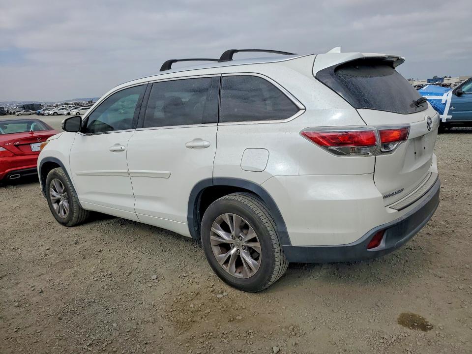 2015 Toyota VIN 5TDKKRFHXFS079476 COPART salvage auction — MINOR DENT/SCRATCHES, CA - DIS/DLR/EXP ONLY CLEAN TITLE, sold $5,900 on 2026-07-24 (photo 2)