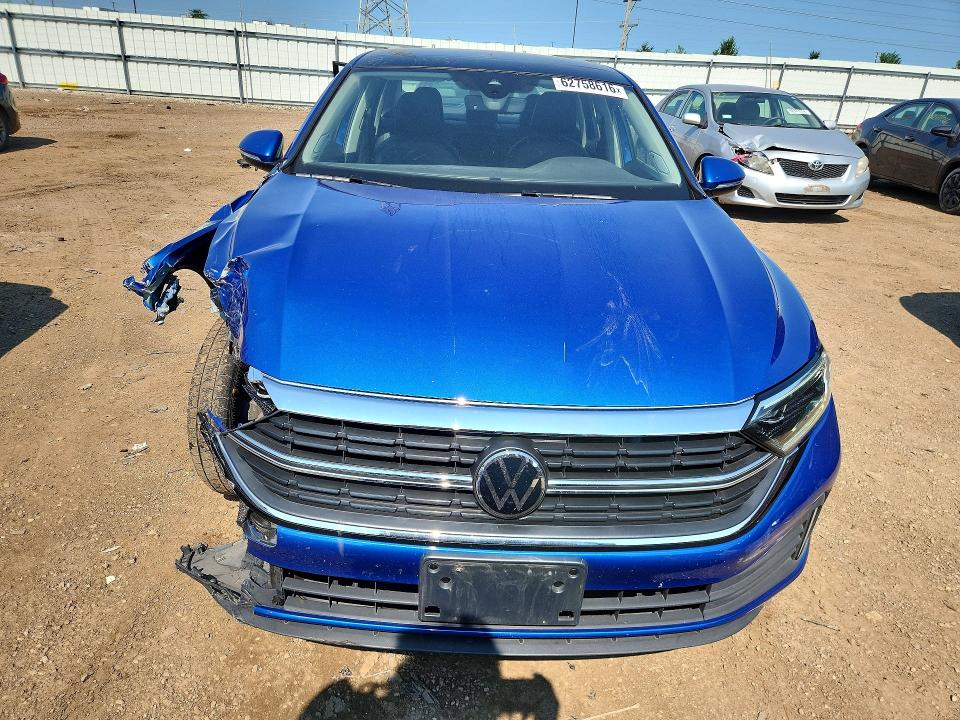 2024 Volkswagen Jetta VIN 3VWGM7BU2RM097687 COPART salvage auction — FRONT END, Il - Salvage Certificate, sold $8,200 on 2026-09-10 (photo 5)