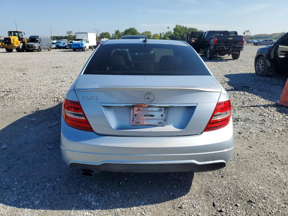 2014 Mercedes-benz C-klasse VIN WDDGF4HB0EA948092 COPART salvage auction — NORMAL WEAR, Fl - Certificate Of Title, sold $375 on 2026-08-04 (photo 6)
