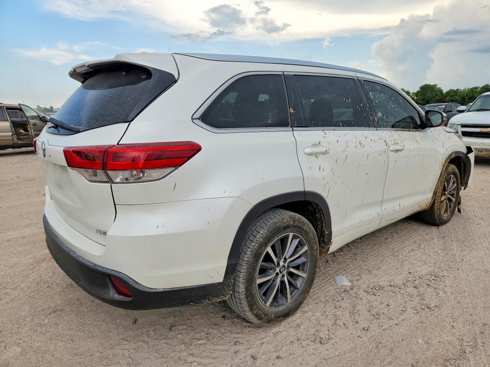 2018 Toyota Highlander VIN 5TDKZRFH0JS531438 COPART salvage auction — FRONT END, Tx - Salvage Vehicle Title, sold $10,700 on 2026-07-14 (photo 3)
