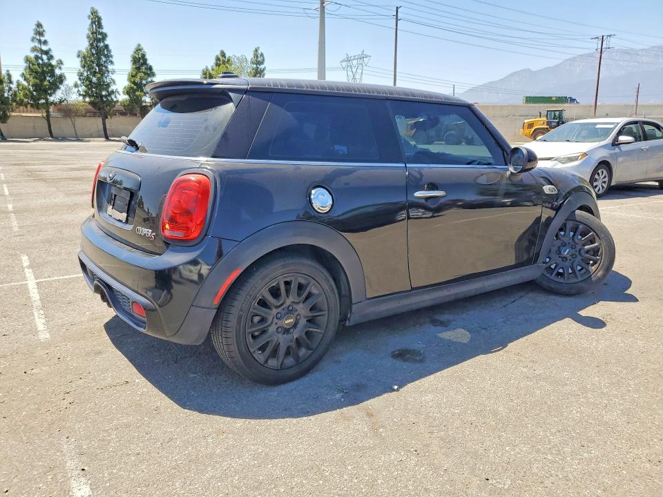 2015 Mini Cooper VIN WMWXP7C57FT740367 COPART salvage auction — UNDERCARRIAGE, Ca - Dis/Dlr/Exp Only Clean Title, sold $500 on 2026-08-04 (photo 3)