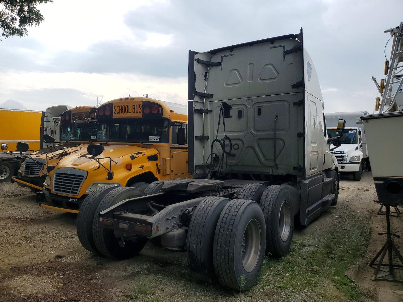 2019 Freightliner Cascadia 126 VIN 1FUJHHDR1KLKV6937 COPART salvage auction — Minor Dent/Scratches, NJ - CERTIFICATE OF TITLE, sold $12,800 on 2026-08-21 (photo 3)