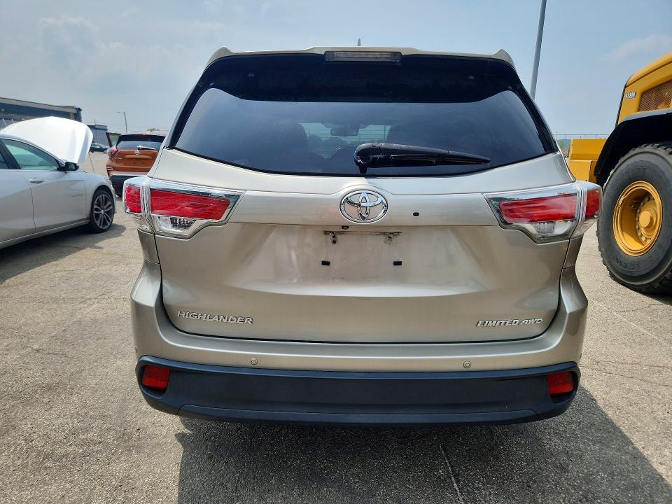 2015 Toyota Highlander VIN 5TDDKRFH5FS099451 COPART salvage auction — MINOR DENT/SCRATCHES, Oh - Cert Of Title-Salvage, sold $3,350 on 2026-07-29 (photo 6)