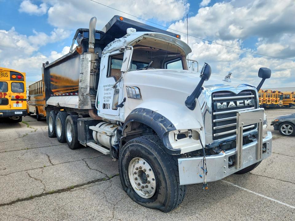 2009 Mack Gu713 VIN 1M2AX09C69M003810 COPART salvage auction — FRONT END, OH - CERT OF TITLE-SALVAGE, sold $8,300 on 2026-07-17 (photo 4)