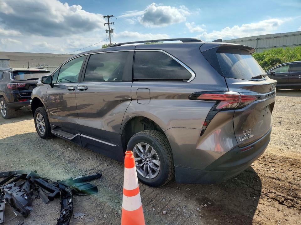 2022 Toyota Sienna VIN 5TDJRKEC8NS123042 COPART salvage auction — FRONT END, Mi - Scrap Certificate Of Title, sold $11,100 on 2026-08-26 (photo 2)