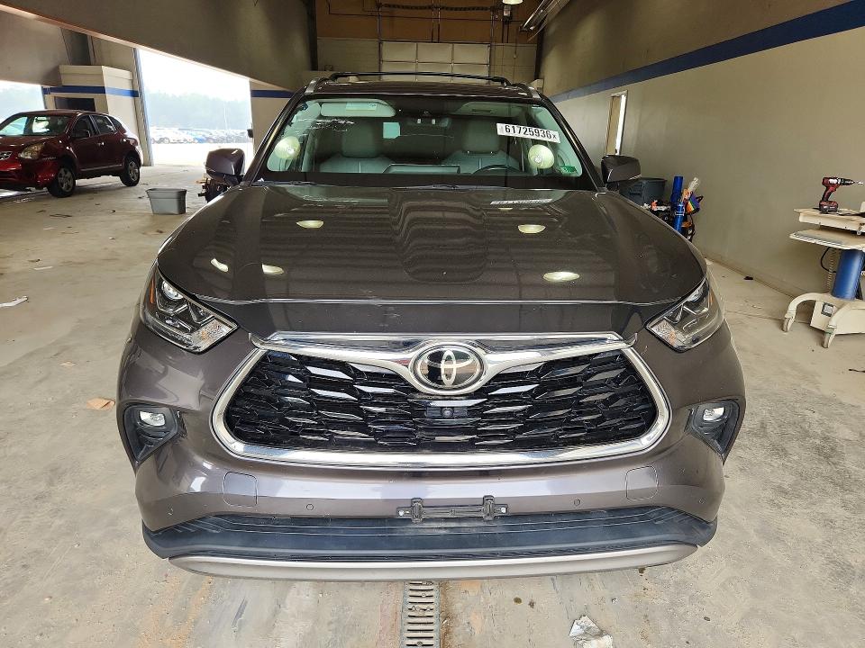 2021 Toyota Highlander VIN 5TDFZRBH2MS086163 COPART salvage auction — SIDE, VA - CERT OF TITLE - SALVAGE, sold $525 on 2026-07-31 (photo 5)