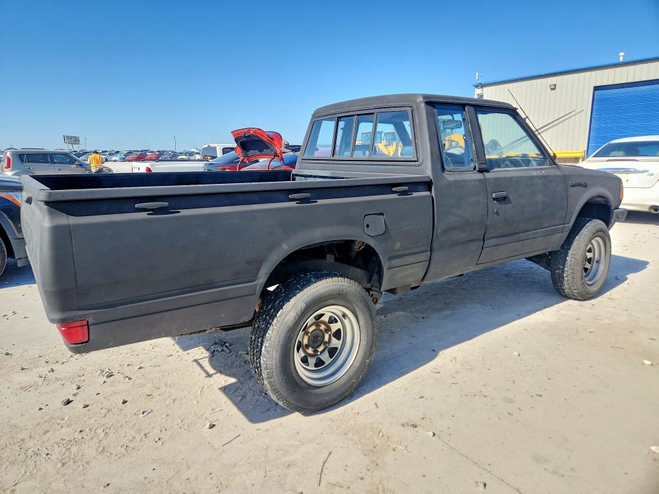 1982 Datsun 720 VIN JN6MD06Y0CW104389 COPART salvage auction — MECHANICAL, TX - CERTIFICATE OF TITLE, sold $1,800 on 2026-07-21 (photo 3)