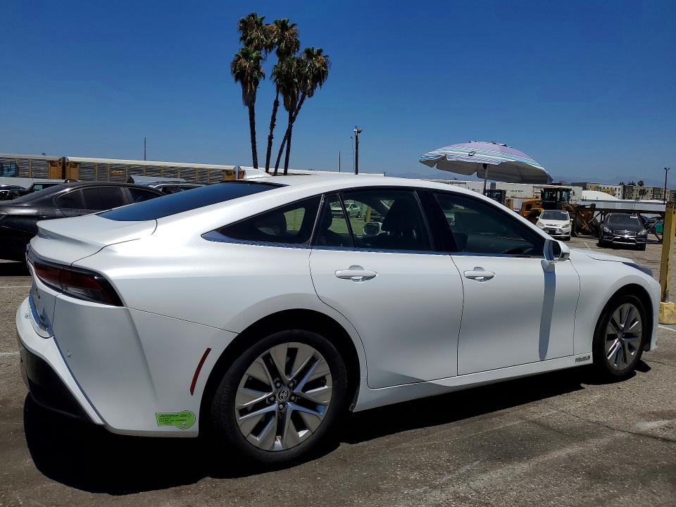 2022 Toyota Mirai VIN JTDAAAAA6NA006210 COPART salvage auction — MINOR DENT/SCRATCHES, Ca - Dis/Dlr/Exp Only Clean Title, sold $2,000 on 2026-07-31 (photo 3)