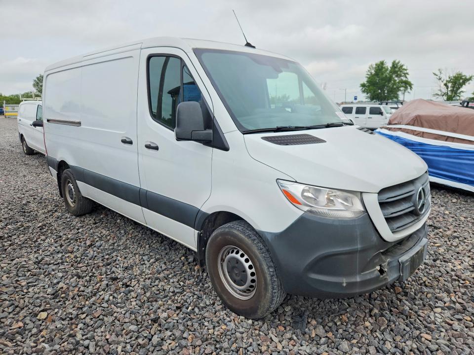 2019 Mercedes-benz Sprinter VIN WD4PF0CD9KP160096 COPART salvage auction — NORMAL WEAR, Il - Certificate Of Title, sold $3,550 on 2026-07-27 (photo 4)