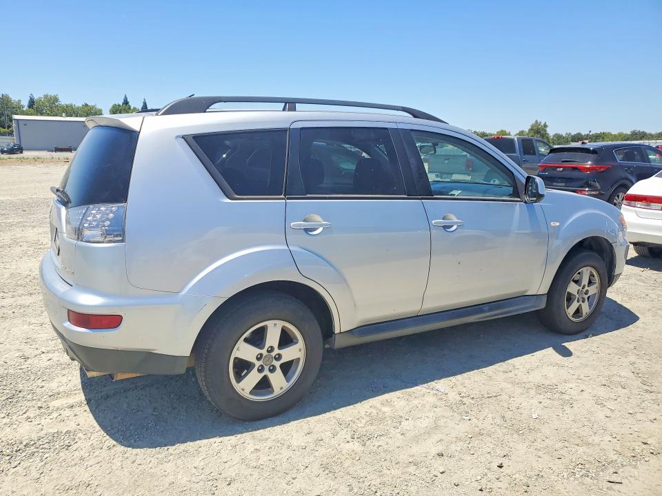 2010 Mitsubishi Outlander VIN JA4AT2AW3AZ014203 COPART salvage auction — MINOR DENT/SCRATCHES, CA - DIS/DLR/EXP ONLY CLEAN TITLE, sold $250 on 2026-07-23 (photo 3)