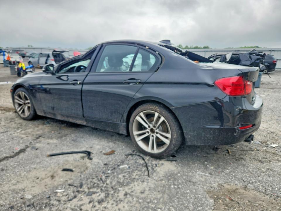 2013 BMW 3er VIN WBA3B3C53DF532620 COPART salvage auction — ROOF, Va - Certificate Of Title, sold $1,050 on 2026-07-22 (photo 2)