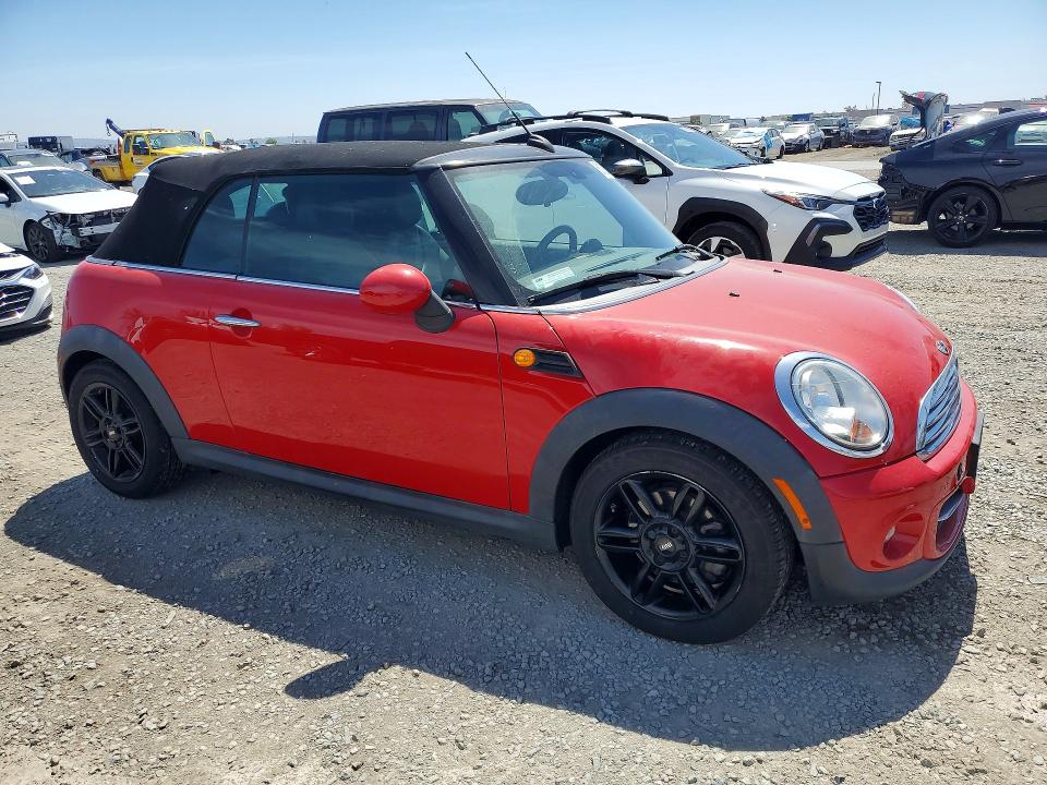 2015 Mini Cooper VIN WMWZN3C57FT862136 COPART salvage auction — MINOR DENT/SCRATCHES, CA - APP FOR DUP CLEAN OR AC, sold $1,100 on 2026-07-31 (photo 4)