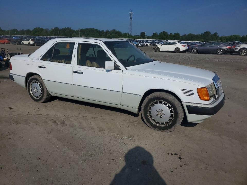 1992 Mercedes-benz 300 VIN WDBEB28D2NB759410 COPART salvage auction — NORMAL WEAR, VA - CERTIFICATE OF TITLE, sold $4,400 on 2026-07-08 (photo 4)