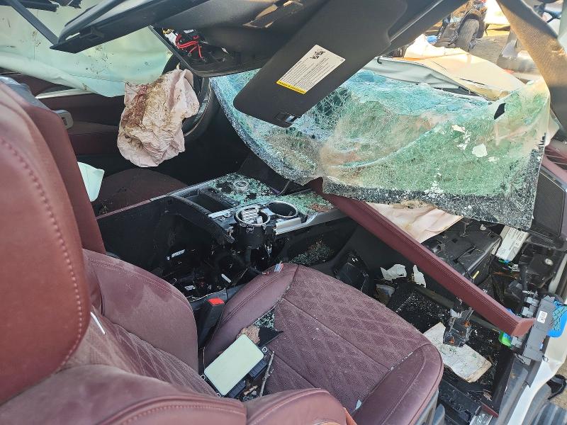2025 Cadillac Escalade esv VIN 1GYS9PRL5SR229044 COPART salvage auction — ALL OVER, MI - DEALER ONLY CLEAN TITLE, sold $35,000 on 2026-09-11 (photo 8)