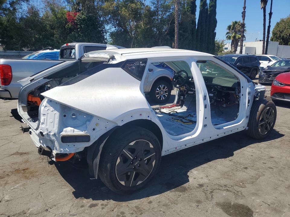 2025 Kia Ev6 VIN 5XYC34JA2SG013493 COPART salvage auction — STRIPPED, Ca - Certificate Of Title, sold $50 on 2026-07-28 (photo 3)