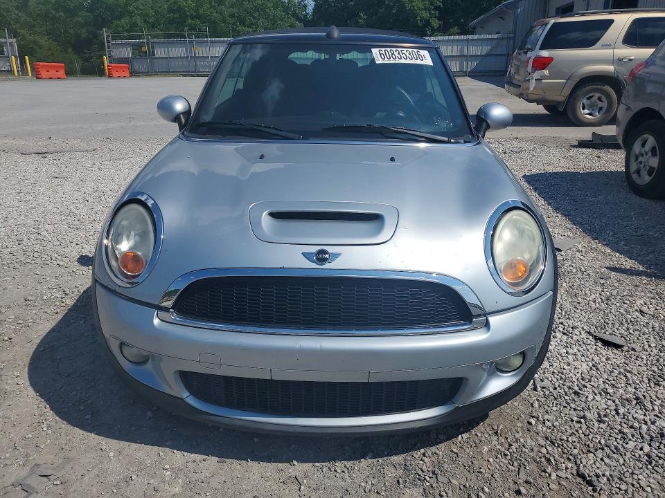 2009 Mini Cooper VIN WMWMS33569TG88182 COPART salvage auction — VANDALISM, PA - CERTIFICATE OF SALVAGE, sold $850 on 2026-08-06 (photo 5)