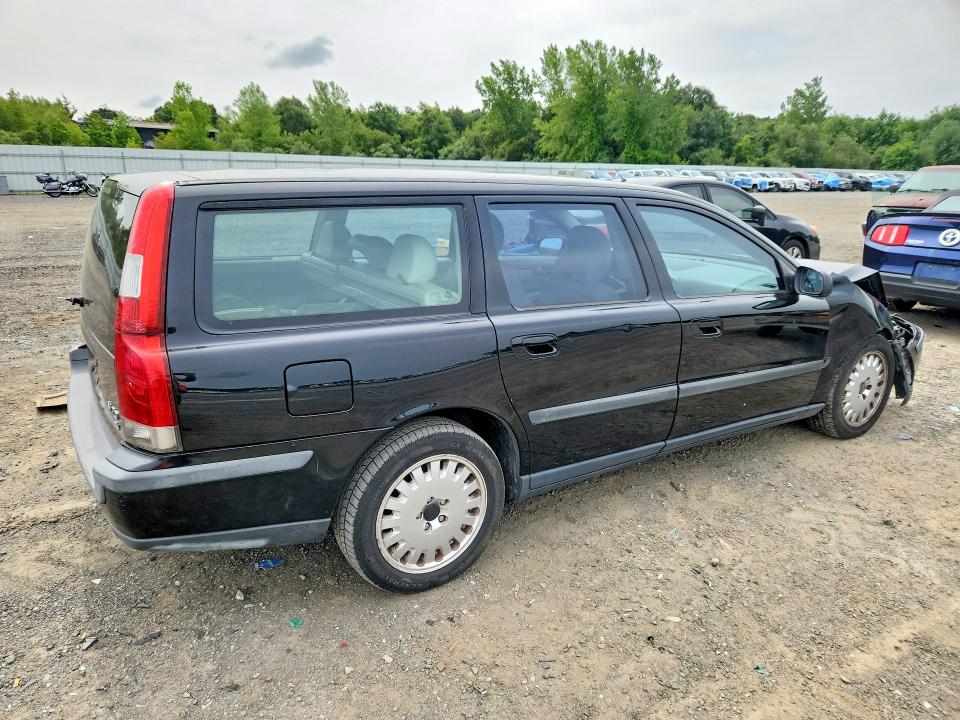 2001 Volvo V70 VIN YV1SW58DX12043885 COPART salvage auction — FRONT END, MA - CERT OF TITLE-RECONSTRCTD COLL, sold $125 on 2026-07-29 (photo 3)